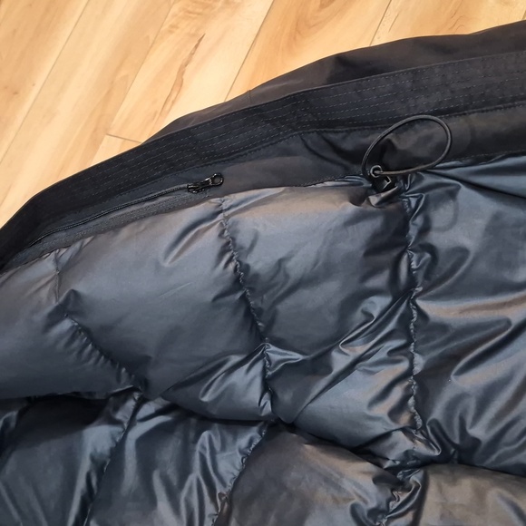 Helly Hansen Women's Size Medium Black Hooded Puffer Parka with Faux-Fur Trim - Picture 5 of 8